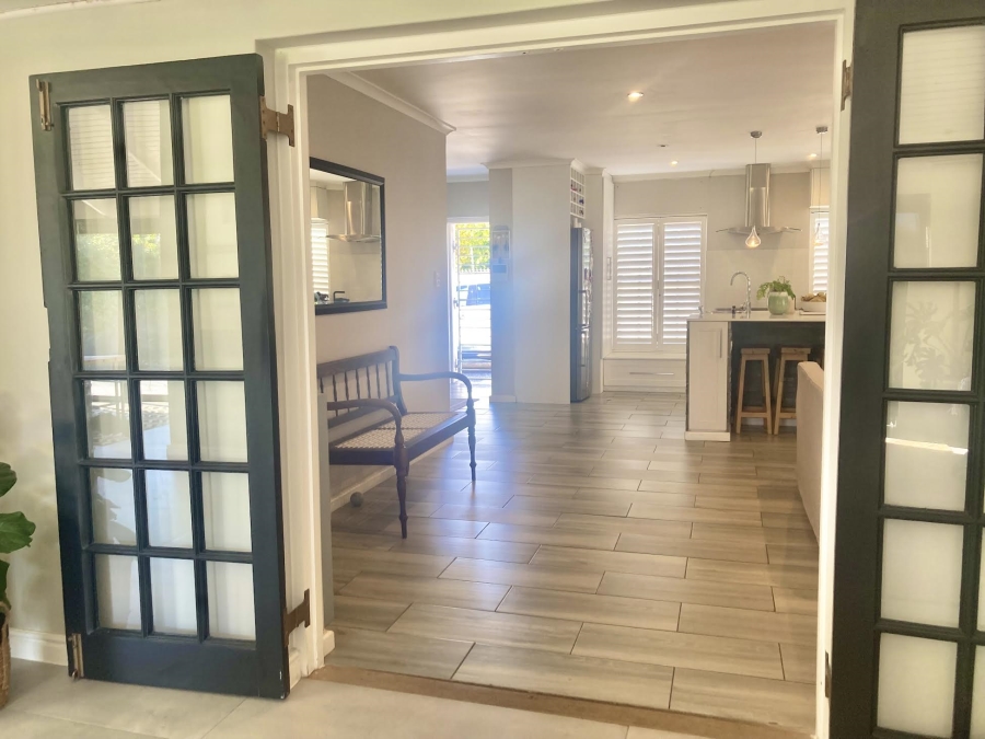 To Let 4 Bedroom Property for Rent in Constantia Western Cape